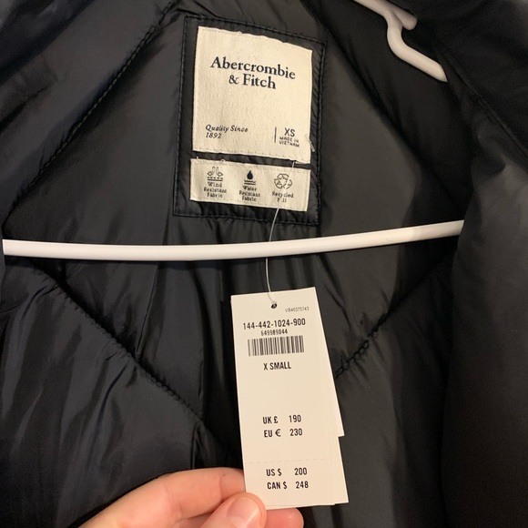 Abercrombie and Fitch puffer jacket - Picture 3 of 5